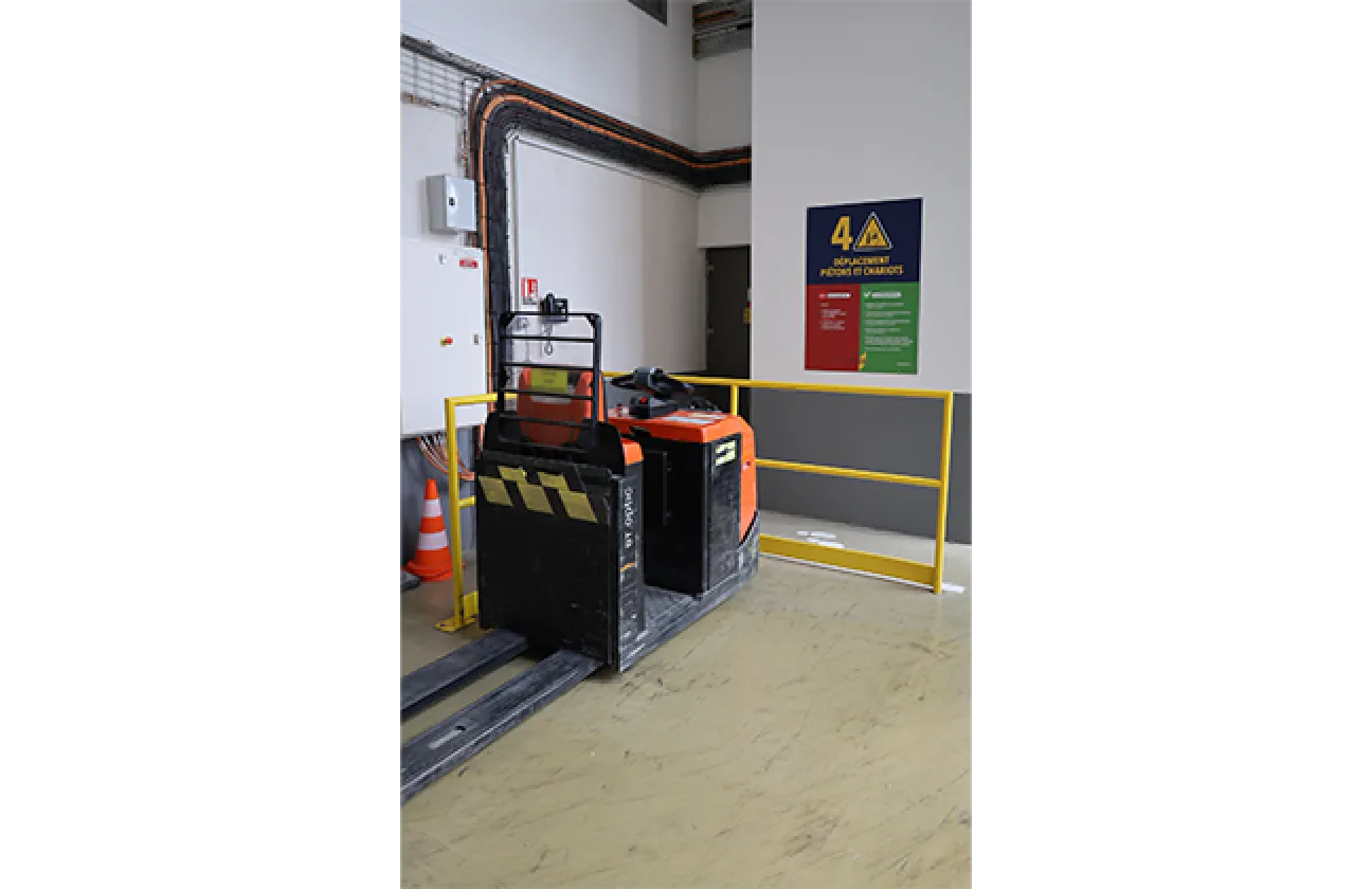 Panneau sécurité avec un chariot