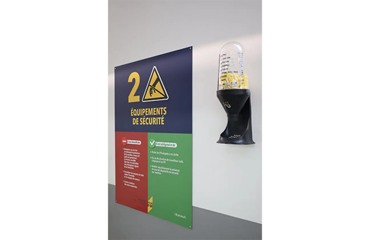 Panneau sécurité sur un mur