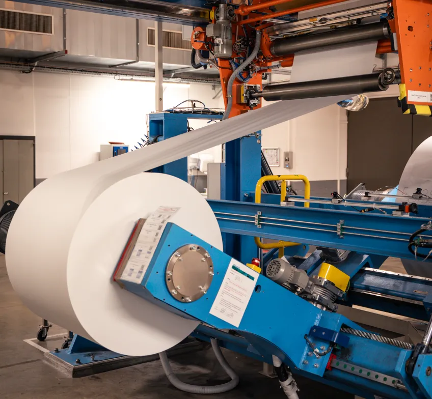 Bobine de papier sur une machine
