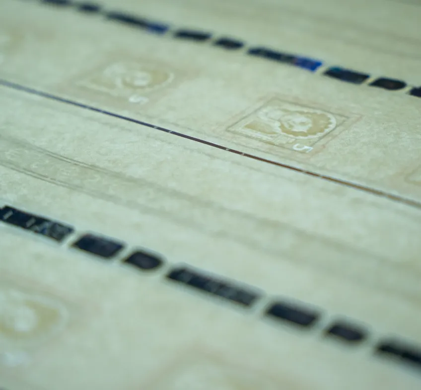 Papier fiduciaire sur table lumineuse